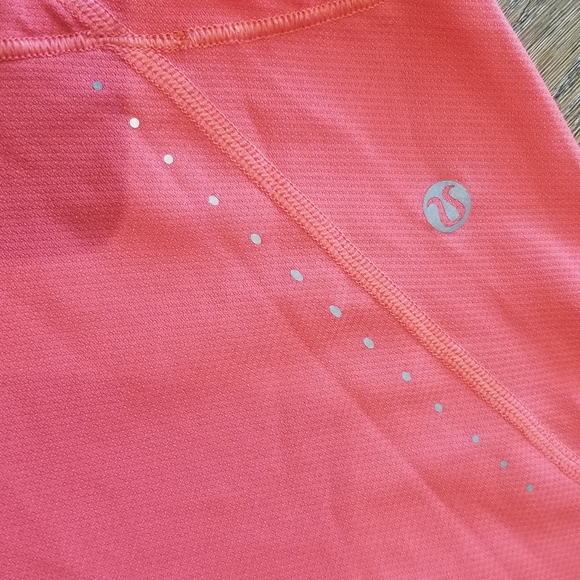 Womens running Lululemon shirt size medium - Picture 2 of 4